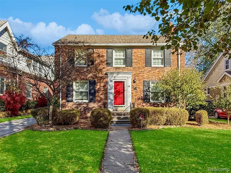 872 University Place, Grosse Pointe, MI 48230