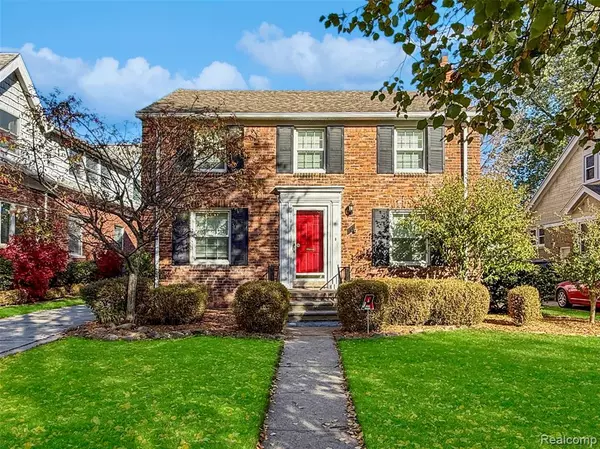 872 University Place, Grosse Pointe, MI 48230