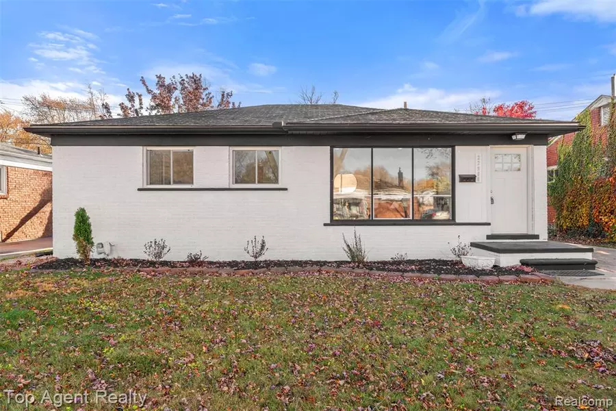 22900 Playview Street, St. Clair Shores, MI 48082