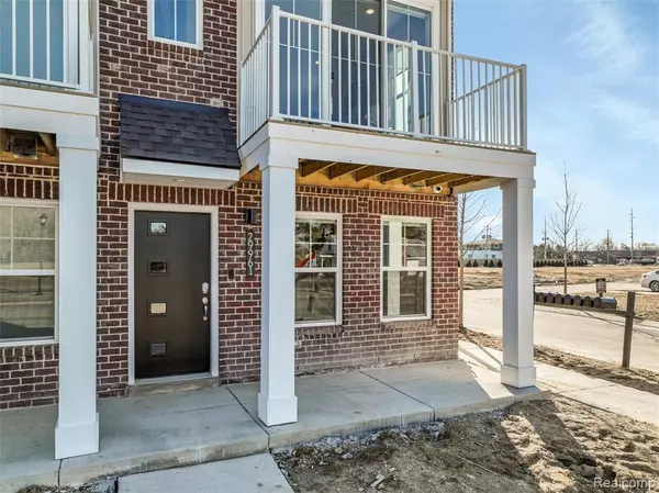 Oakland Twp, MI 48165,30025 E Center Street 17