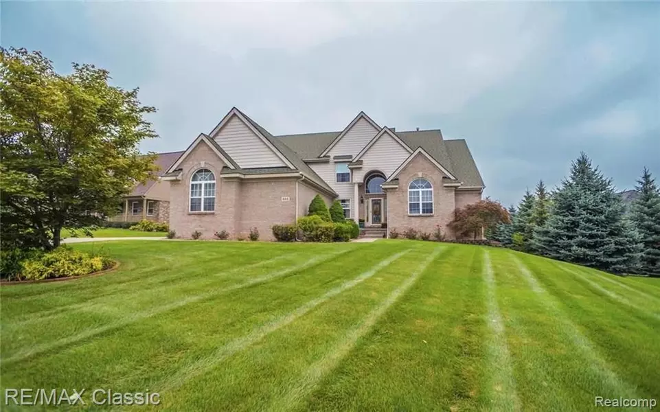 663 WOODSEDGE LN, White Lake, MI 48386