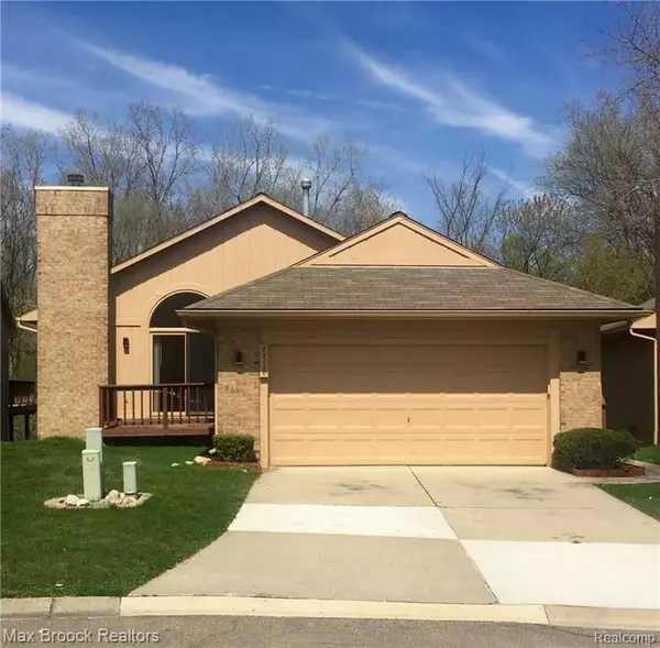 22120 RIVER RIDGE TRL, Farmington Hills, MI 48335