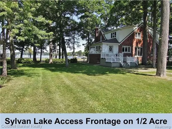 2147 Ferndale Street, Sylvan Lake, MI 48320