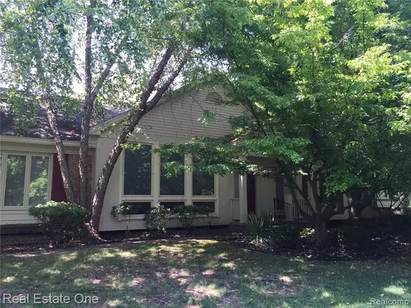 7139 Bridgeway, West Bloomfield Twp, MI 48322