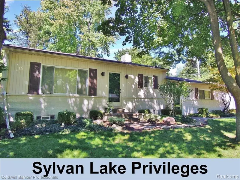 2100 Avondale ST, Sylvan Lake, MI 48320