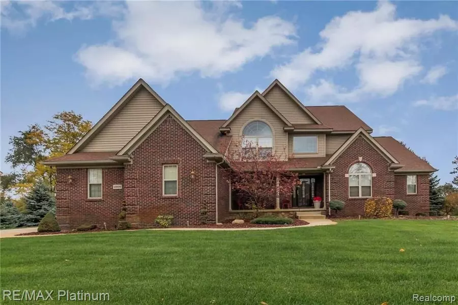 1906 OLYMPIAN WAY, Oceola Twp, MI 48843