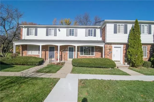 525 FOX HILLS N, Bloomfield Hills, MI 48304