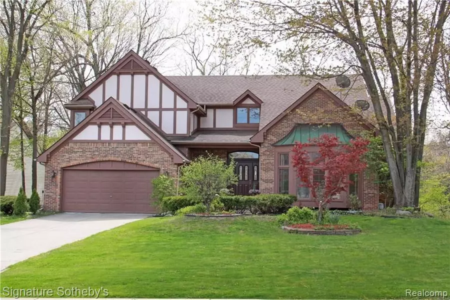 30895 Country Ridge CIR, Farmington Hills, MI 48331