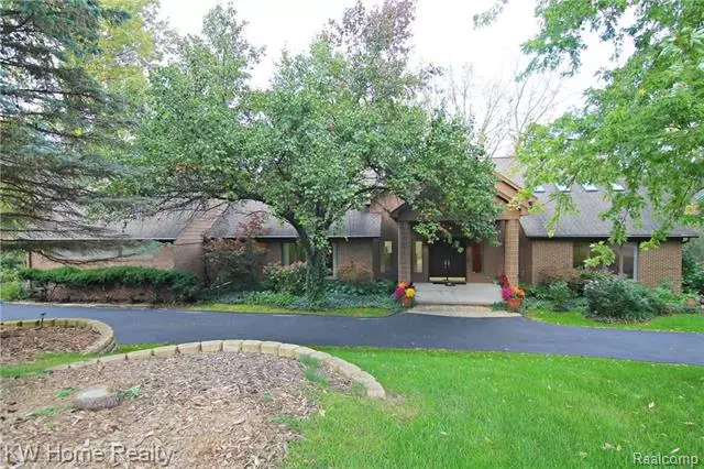 Bloomfield Hills, MI 48304,95 BARBARA LN