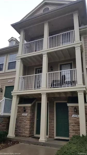 284 PARK GREEN DR, Lake Orion Vlg, MI 48362