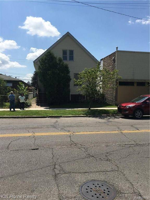 2424 CARPENTER ST, Hamtramck, MI 48212