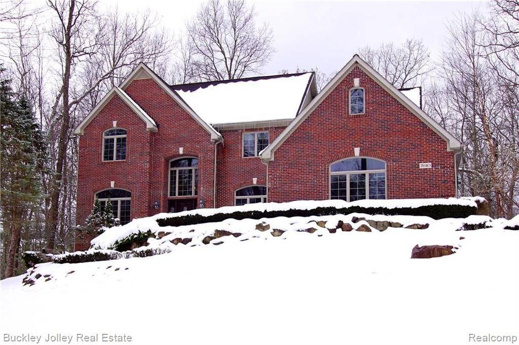 7610 ELMBROOKE WAY, Hamburg Twp, MI 48116