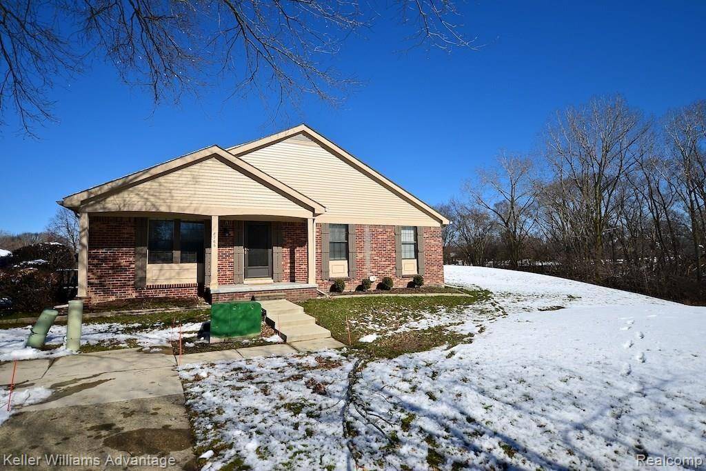 8766 Forest Court, Warren, MI 48093