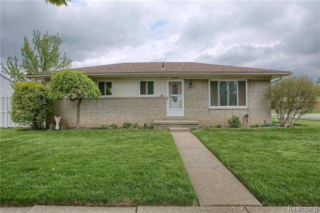18255 WHALEN DR, Clinton Twp, MI 48035