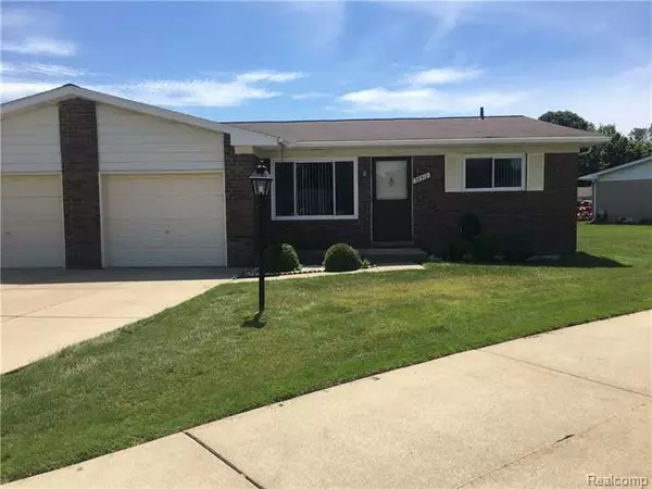 28512 DINO CIR, Chesterfield Twp, MI 48047