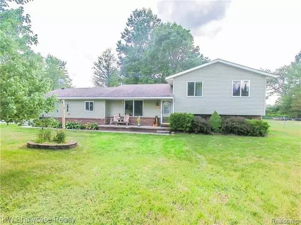 5405 MURLAND HOLW, White Lake, MI 48383