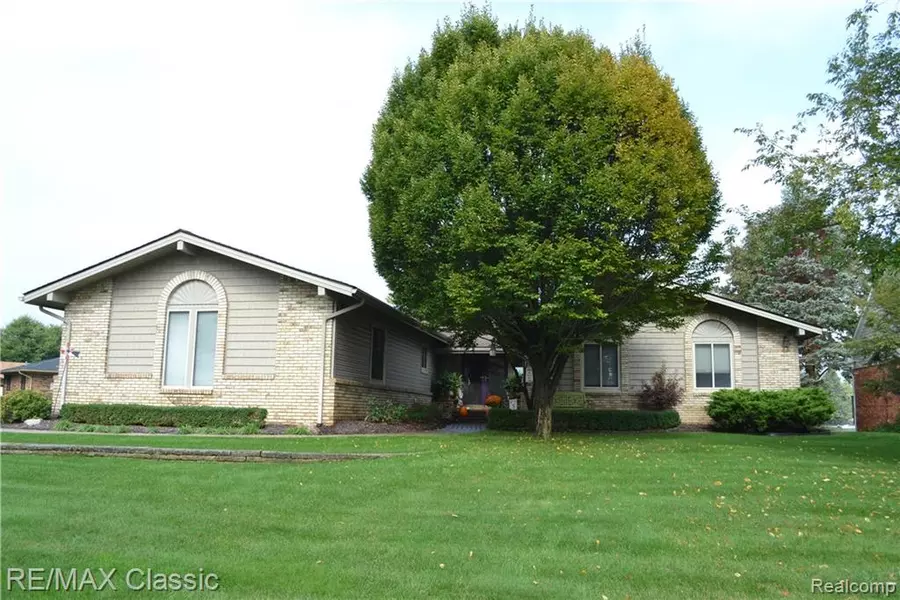 2900 Windwood CRT, Commerce Twp, MI 48382