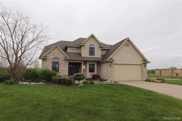 6461 ISLAND CRT, Grand Blanc, MI 48439