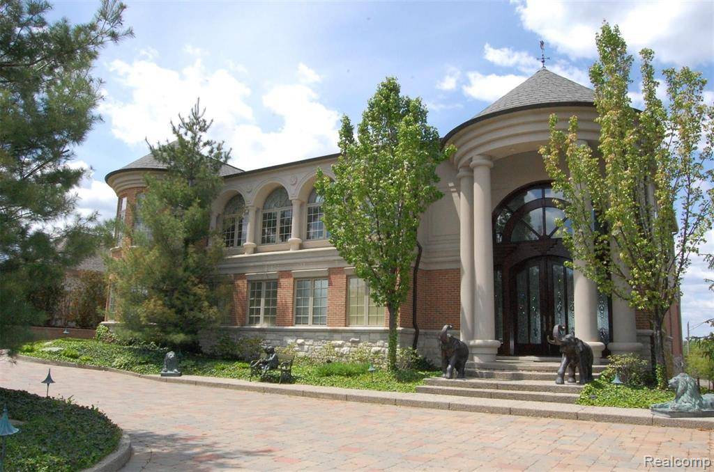3868 Vista LN,  Orchard Lake Village,  MI 48323