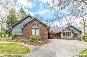 1131 NAKOMIS TRL, Orion Twp, MI 48362