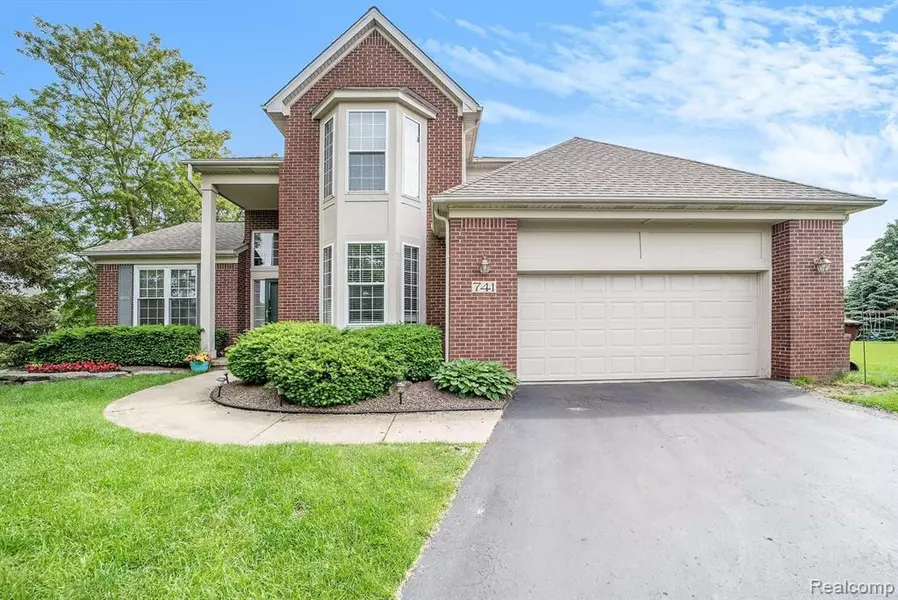 741 Devon CRT, Commerce Twp, MI 48382