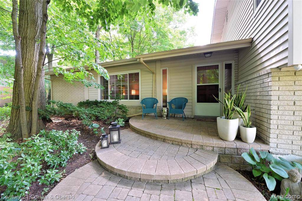 28841 SUMMERWOOD RD, Farmington Hills, MI 48334
