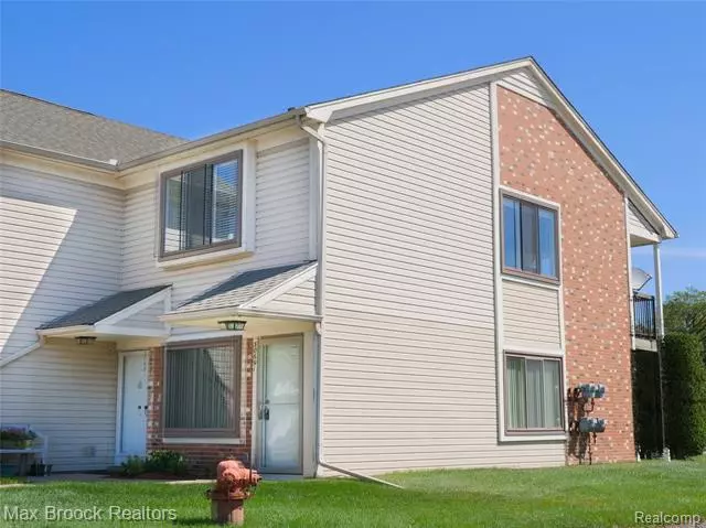 Roseville, MI 48066,30691 HIDDEN PINES LN