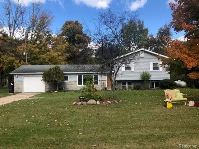5836 Lake Crest DR, Columbiaville Vlg, MI 48421