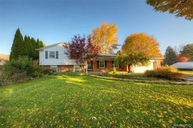 3676 Sandbar DR, Commerce Twp, MI 48382