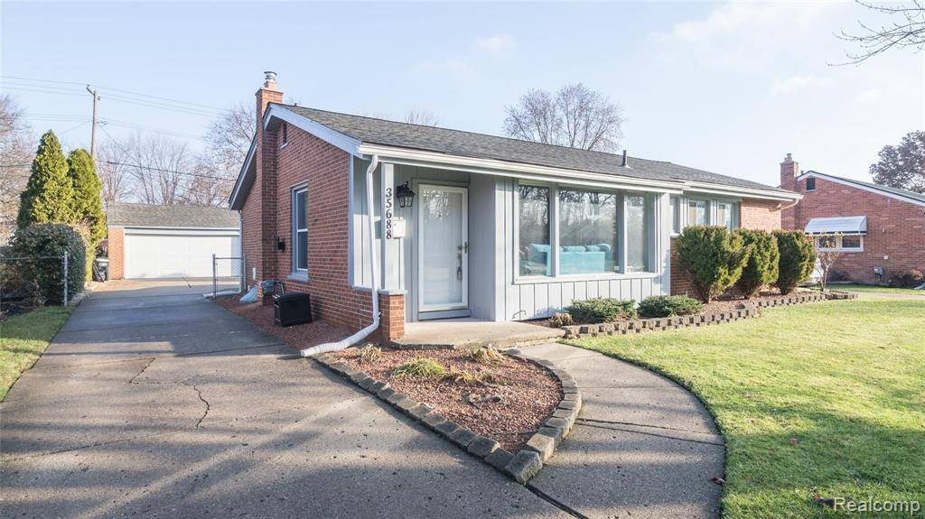 35688 MINTON ST, Livonia, MI 48150