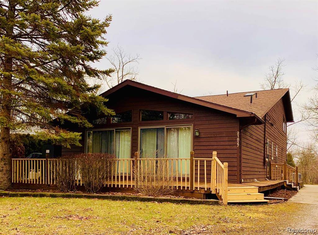 21827 MERIDIAN RD, Grosse Ile Twp, MI 48138