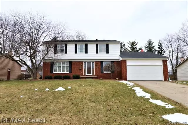 1334 GREENVIEW DR, Grand Blanc, MI 48439