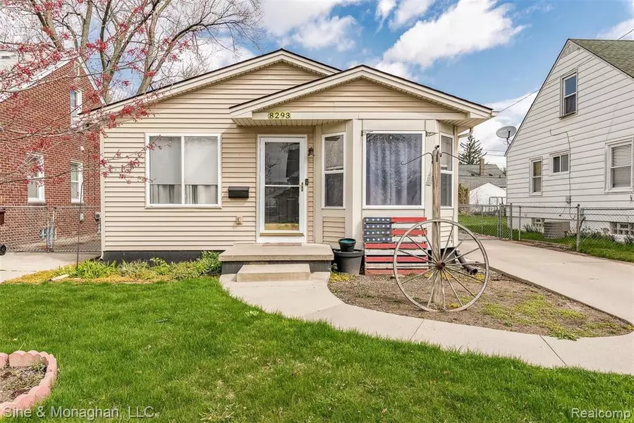 8293 EDWARD, Center Line, MI 48015