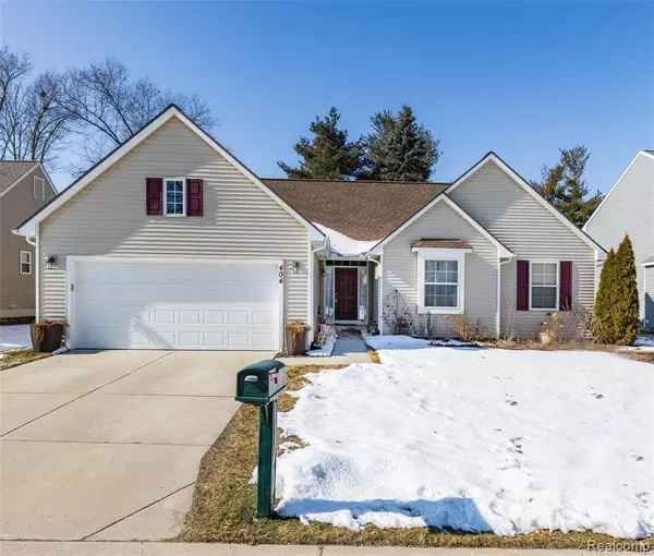 404 Newton CRT, Lake Orion Vlg, MI 48362