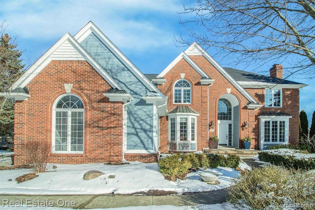 1399 PEBBLE RIDGE DR, Rochester, MI 48307