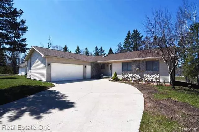4095 N OTTER TRL, Alcona Twp, MI 48742
