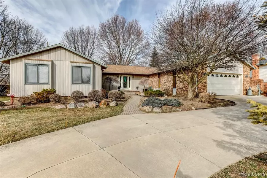 22647 ENNISHORE, Novi, MI 48375