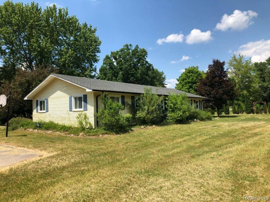 2465 CARPENTER RD, Oregon Twp, MI 48446