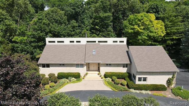3989 S SHORE Drive, Commerce Twp, MI 48382