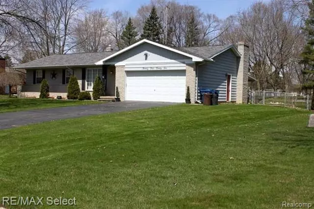 2492 WOODLAND TRL, Flint, MI 48507