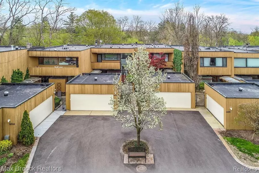 32702 RAVINE DR, Franklin Vlg, MI 48025