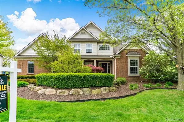 1148 SURREY LN, South Lyon, MI 48178