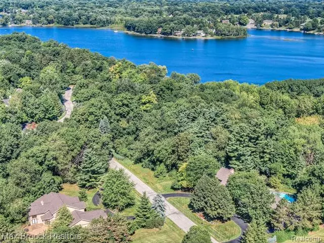 Orchard Lake Village, MI 48323,4419 CRANBROOK Trail