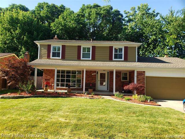1500 OAKCREST DR, Troy, MI 48083