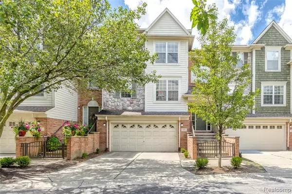 19 BRADFORD CRT, Dearborn, MI 48126