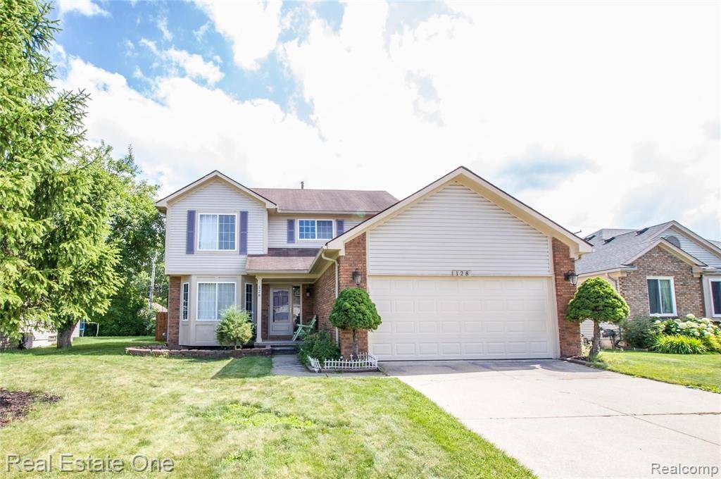 128 WOODSLEE DR, Troy, MI 48083