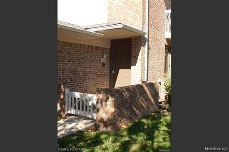 6572 MAPLE LAKES DR, West Bloomfield Twp, MI 48322