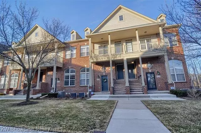 450 BOARDWALK Drive, Walled Lake, MI 48390
