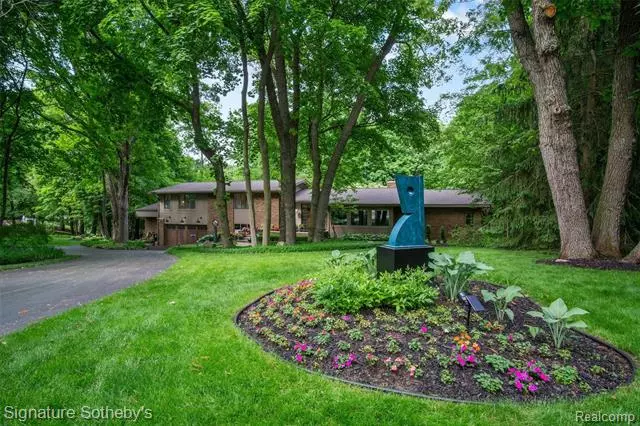 1770 HILLWOOD Drive, Bloomfield Hills, MI 48304