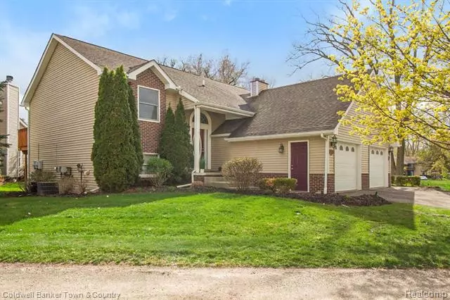 538 INDIAN OAKS Drive, Howell, MI 48843